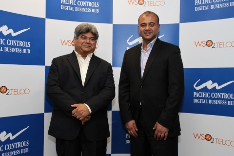 딜립 라훌란(Dilip Rahulan) PCS 회장 겸 최고경영자(사진 왼쪽)와 쿠미 띠루첼밤(Kumi Thiruchelvam) WSO2.텔코 CEO(사진 오른쪽)