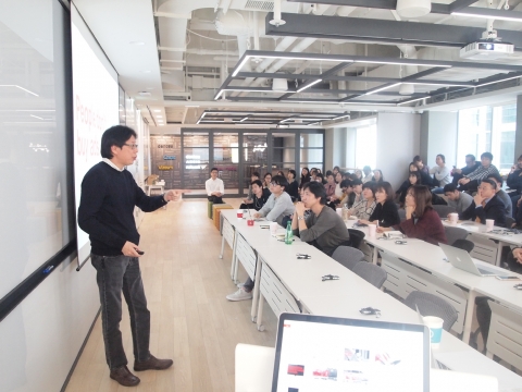 덴츠 이지스 네트워크 코리아가 아시아 지역 크리에이티브 담당 CCO 테드 림을 초청하여 직원들의 크리에이티브 경쟁력 강화를 위한 강연을 가졌다
