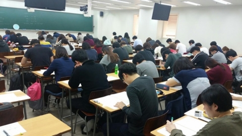 공인중개사 및 주택관리사 자격증 취득을 준비하는 수험생들을 대상으로 에듀윌이 온라인 전국 모의고사를 실시한다