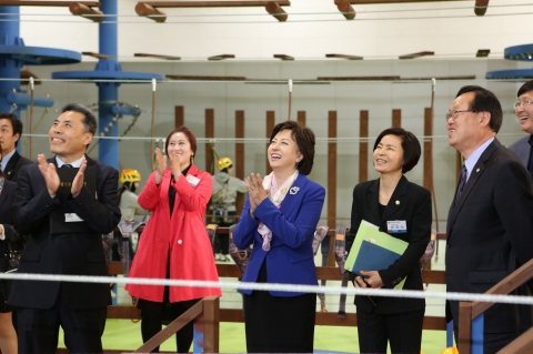 신은경 이사장 활동 참관 모습이다