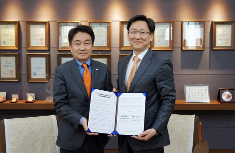 KETI 박청원 원장(왼쪽), 한국인터넷정보학회 정승렬 회장