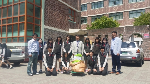 평택의 현화중학교가 한국사회복지연합모금회 희망드림과 함께 희망나눔 캠페인에 참가하였다