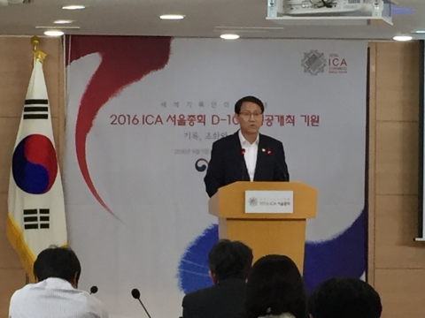 김성렬 행정자치부 차관이 브리핑 중이다