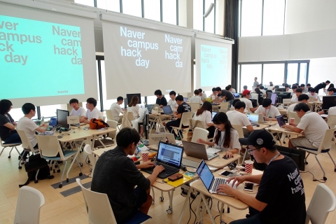 네이버가 대학생들이 참여하는 해커톤 프로젝트 ‘NAVER Campus Hackday’(이하 캠퍼스 핵데이)를 개최했다
