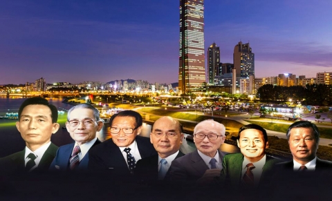22일 제55주년 경제재건의 날 기념행사와 경제 살리기 촉진 활동을 위한 경제재건의 날 기념사업추진위원회가 출범한다.(왼쪽부터) 박정희 前 대통령, 삼성 이병철 회장, 현대 정몽주 회장, 제철 박태준 회장, 대우 김우중 회장, 한화(화약산업) 김종희 회장, SK(산림녹화)최종현 회장