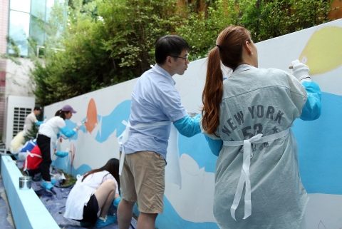 삼성카드 임직원 봉사단 벽화작업 실시