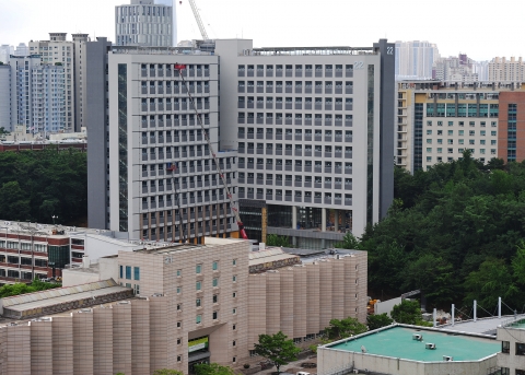 건국대학교가 서울캠퍼스내 최대 규모의 첨단 교육연구시설인 신공학관을 완공하고 신공학관 준공식을 갖는다