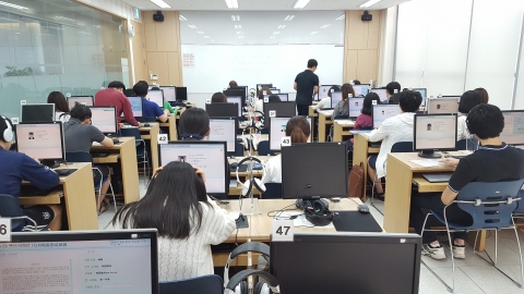 중국어능력시험 HSK iBT의 2016년 10회차 시험이 13일 서울, 경기, 인천, 대전, 전주, 대구, 부산, 광주 등 22개 도시의 60개 시험장에서 실시된다