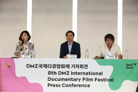 Lee Jae-yul, deputy governor of Gyeonggi Province, Cho Jae-hyun, executive director of the festival and programmer Park Hyemi at The 8th DMZ International Documentary Film Festival press conference