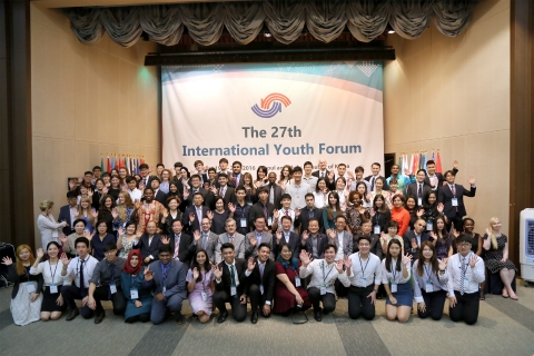 여성가족부와 한국청소년단체협의회가 개최하는 제27회 국제청소년포럼의 개회식이 19일 국제청소년센터 대강당에서 열렸다