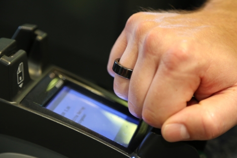 인피니언의 보안 칩이 세계 최초 NFC 결제 반지에 채택됐다