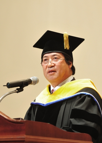 건국대학교 제 20대 민상기 총장이 9월 1일 새천년관 대공연장에서 취임식을 갖고 공식 임기를 시작했다