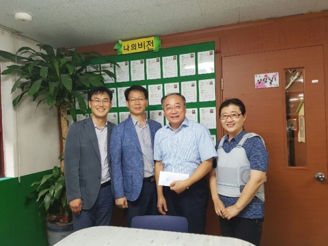왼쪽부터 이전 전임강사(서울사회복무교육센터), 조기형 센터장(서울사회복무교육센터), 이연희 센터장(동명지역아동센터), 주영경 동장(보라매주민센터)
