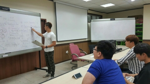 배눔·나눔 프로그램을 진행 중인 동명대학교 CK사업단 중 기계플랜트설계사업단 소속 재학생