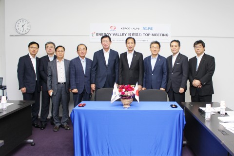 한국전력이  ALPS 전기주식회사와 빛가람 에너지밸리 투자 및 전력 IoT 등 사업 추진을 위한 공동선언식을 개최하였다