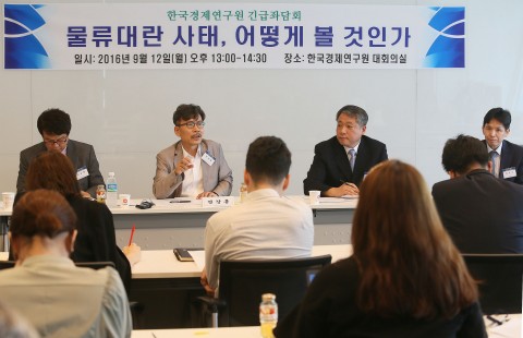 한국경제연구원은 12일 오후 1시 전경련회관 45층 한경연 대회의실에서 물류대란 사태 어떻게 볼 것인가를 주제로 긴급좌담회를 개최했다