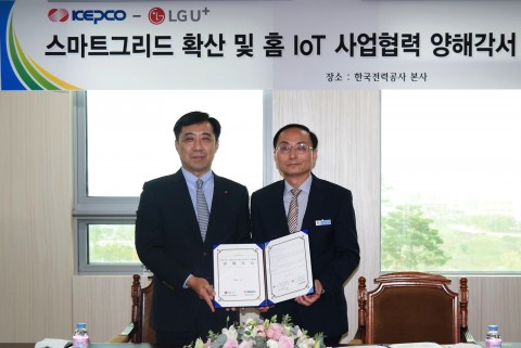 LG유플러스와 한국전력은 전력수급을 최적화하는 지능형 전력망 사업인 스마트그리드(SG) 확산사업중 AMI기반 전력서비스에 참여하는 아파트에 홈IoT 서비스를 제공하는 사업을 공동 추진한다고 21일 밝혔다
