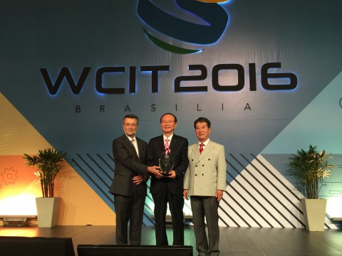 KT는 브라질 브라질리아에서 열린 WITSA Global ICT Excellence Award 2016에서 GiGA LTE 서비스로 Mobile Excellence Award를 수상했다