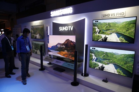 삼성전자가 방글라데시 수도 다카와 주요 도시 10개 매장에 TV 브랜드샵을 오픈하며 서남아 프리미엄 TV 시장 공략에 본격적으로 나섰다