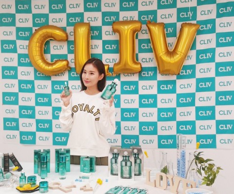 아미코스메틱이 소유한 더마 에스테틱 브랜드 CL4가 10월 20일 왕홍 샤오위페이를 초청하여 진행한 생방송에서 총 21.5만 건의 좋아요를 받았다