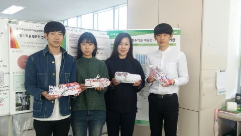 동명대 유망 창업동아리 마무리팀이 폐현수막을 활용한 업·사이클링 신발이라는 아이디어로 2017 LH소셜벤처창업지원사업에 선정되었다
