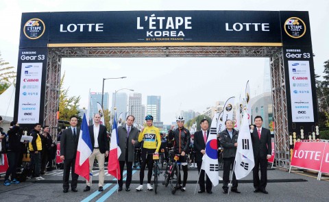 세계적인 아마추어 사이클 대회 2016 투르 드 프랑스 레탑 코리아가 5일 오전 7시 서울 잠실 올림픽 공원에서 개막했다