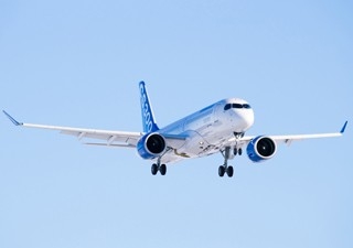 봄바디어 커머셜 에어크래프트의 CS300 항공기가 미국 연방항공청으로부터 형식증명 승인을 획득했다