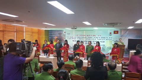 퓨쳐누리가 베트남경찰대학 전자도서관 시스템 오픈 행사에 참석하였다