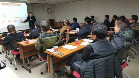 김세영 교수가 태안군건강가정지원센터에서 부모교육-아버지의 역할에 대한 프로그램을 진행했다