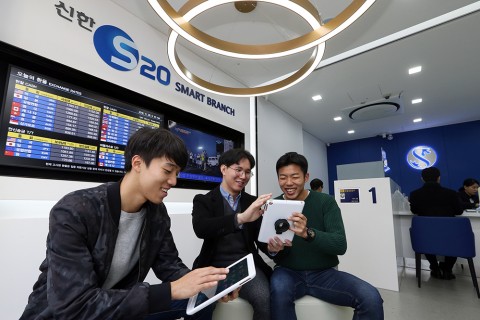 신한은행은 서울 마포구 서교동에 S20 홍대입구 스마트 브랜치를 개점했다