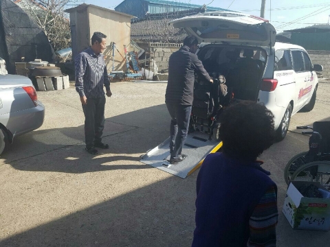 광주광역시교통약자이동지원센터가 중증장애인의 고향 방문 차량을 지원했다
