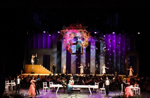 2016년 12월 31일 미디어윌 그룹이 주최하는 부천필하모닉오케스트라 2016 제야음악회가 부천시민회관 대공연장에서 개최됐다