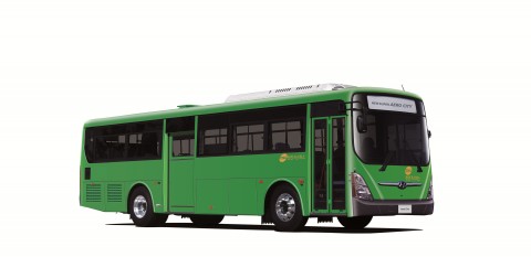 현대차의 시내버스 모델 에어로시티가 첨단 안전사양을 한층 보강한 2017년형 모델로 새롭게 단장하고 18일부터 본격적인 판매에 돌입했다