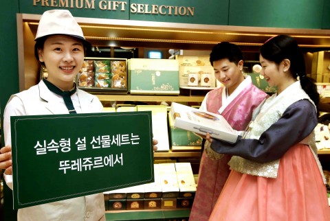 CJ푸드빌이 운영하는 신선함이 가득한 베이커리 뚜레쥬르가 빛나는 희망새해를 주제로 설 선물세트 49종을 출시한다