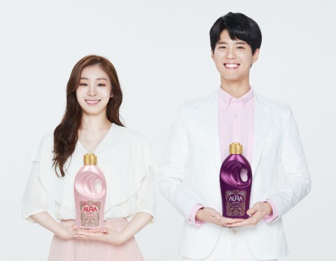 LG생활건강이 명품 향수의 향처럼 고급스러운 향기를 그대로 담은 프리미엄 섬유유연제 브랜드 아우라를 신규 론칭했다