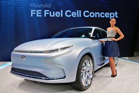 현대자동차가 2017 제네바 국제 모터쇼에서 수소전기차 기술력이 대거 집약된 ‘FE 수소전기차 콘셉트를 공개했으며 이를 통해 탄소 배출 제로인 미래 모빌리티의 비전을 제시했다
