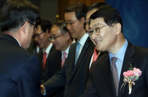 신한은행이 7일 오후 3시 서울 중구 세종대로 소재 신한은행 본점에서 임직원 250여명이 참석한 가운데 위성호 은행장 취임식을 가졌다