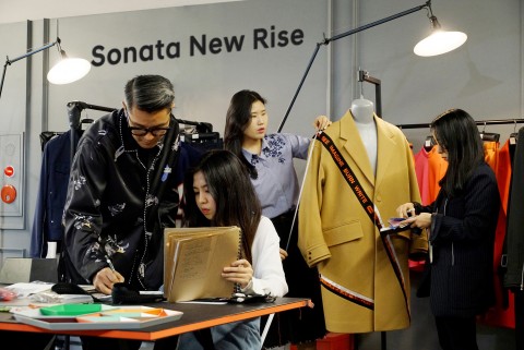 일반 시민과 패션 디자이너, 자동차 디자이너가 협업해 쏘나타 뉴 라이즈의 파격적인 디자인 변화를 패션으로 재해석했다