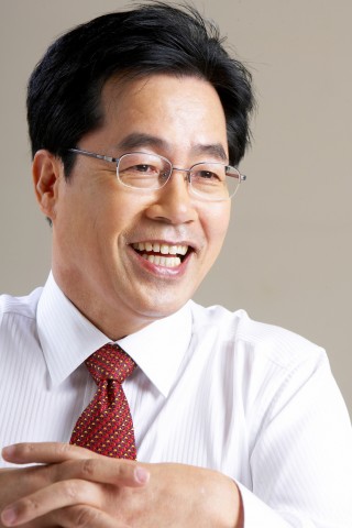 동명대학교 제9대 총장에 선임된 정홍섭 총장