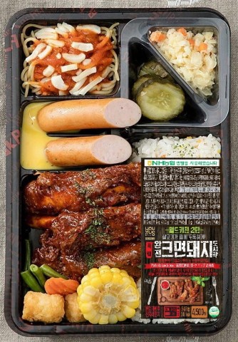 GS리테일이 운영하는 편의점 GS25는 24일 편의점에서 찾아 보기 힘들었던 차별화된 식재료인 폭립을 사용한 완전크면돼지 도시락을 출시한다