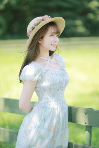 신비소녀 유리사가 예스24 홍대던전 홍보 모델로 발탁됐다