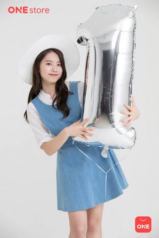 원스토어 주식회사가 6월 통합 런칭 1주년을 맞아 집행되는 광고 캠페인의 새로운 모델로 I.O.I 출신 김소혜를 발탁했다