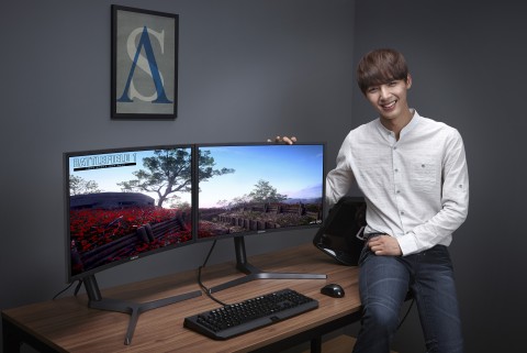 삼성전자가 HDR(High Dynamic Range) 기능이 적용된 2017년형 QLED 게이밍 모니터 CHG70을 출시했다