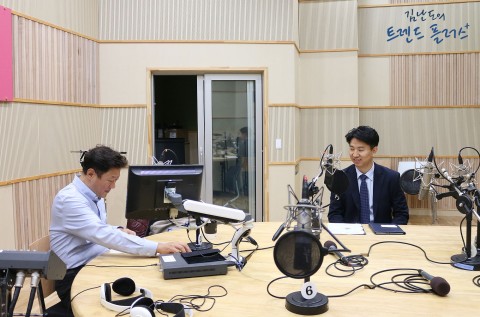 마풀의 이준엽 대표가 KBS2 라디오 김난도의 트렌드 플러스 성공 플러스 코너에 출연해 마풀의 탄생 스토리와 효과적인 외국어 학습 방법을 소개한다