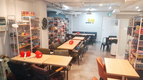 한국교육경영연구원의 B2C 카페브랜드 키랩보드게임카페가 개점 6개월 만에 방문객 7700명을 돌파했다