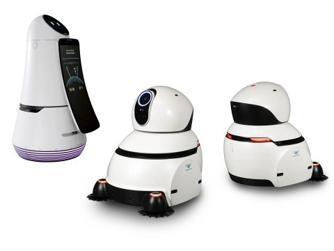 LG전자가 21일부터 인천국제공항에 자체 개발한 안내 로봇과 청소 로봇 각각 5대를 배치하고 공항 이용객들을 대상으로 시범서비스를 시작한다. 사진은 왼쪽부터 안내 로봇과 청소 로봇