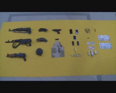 무기 및 기타 물품들은 무고한 시민들에게 테러를 실행하려던 테러범 3명의 추악함과 심각성을 보여주고 있다