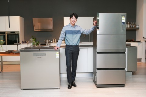 삼성전자가 업계 최초로 7월부터 강화된 새로운 등급 기준에 따라 에너지소비효율 1등급 김치냉장고를 출시했다