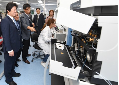 건국대학교가 공학과 바이오 분야 연구와 교육에 필요한 최첨단 장비와 설비를 갖춘 테크공동기기원과 바이오공동기기원 두 곳을 각각 오픈했다