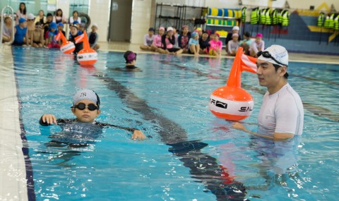 국립중앙청소년수련원이 수상사고 발생 시 대처능력 향상을 위하여 천안 성남초 3~6학년 학생 30여명을 대상으로 생존수영프로그램을 진행하였다
